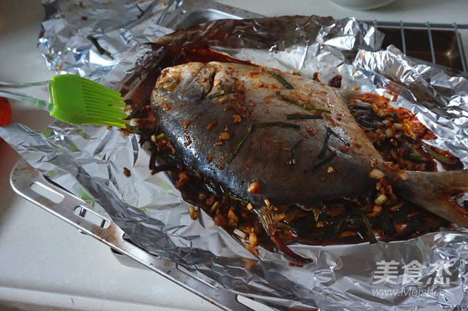 Grilled Pomfret with Scallions recipe