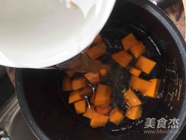 Pumpkin and Red Date Soup recipe