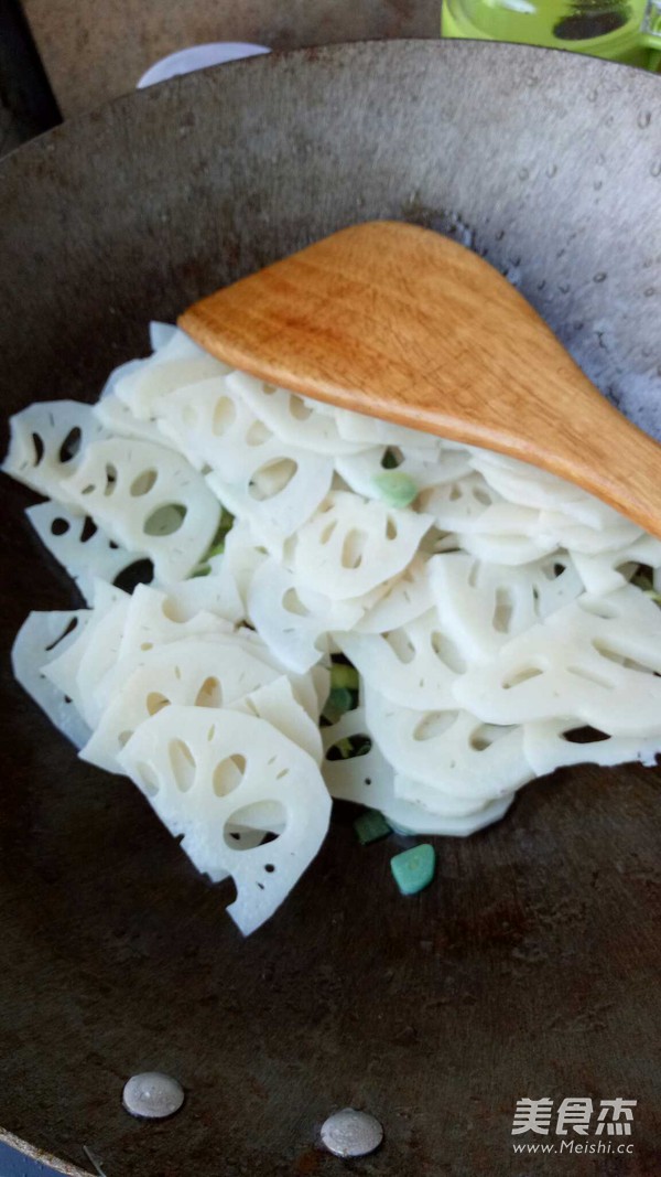 Fried Lotus Root Slices with Laba Garlic recipe