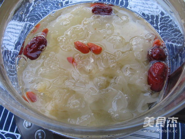 Red Dates, Wolfberry and Tremella Soup recipe