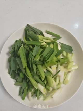 Stir-fried Pork with Garlic Sprouts recipe