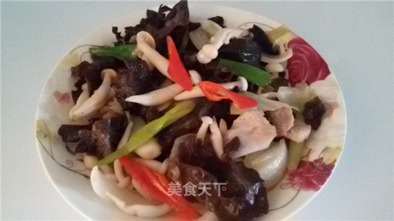 Stir-fried White Mushrooms with Fungus and Green Onions recipe