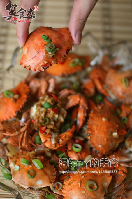 Steamed Crab with Golden and Silver Garlic Vermicelli recipe