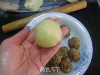 Traditional Classic Moon Cakes: Shuanghe Crisp Moon Cakes recipe