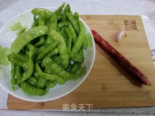 Stir-fried Snow Peas with Sausage recipe