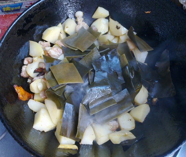 Potato Kelp Stewed Pork recipe