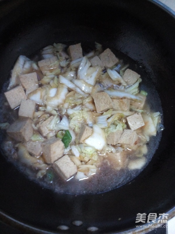 Frozen Tofu Stewed with Cabbage and Sea Oyster Meat recipe