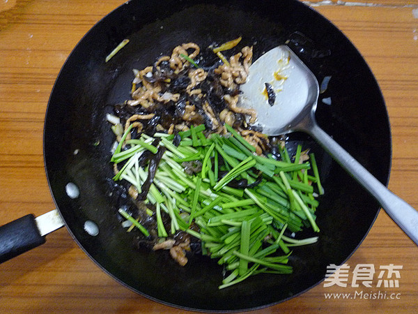 Stir-fried Pork with Leek and Fungus recipe