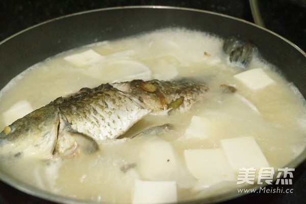 Tofu Crucian Carp Soup recipe