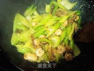 Quick-fried Side Dish for Beauty and Face-lifting---stir-fried Shrimp with Celery recipe