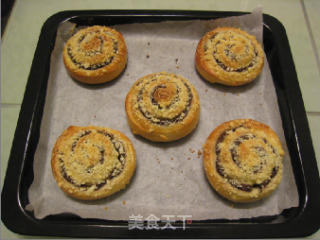 Bean Paste Crisp Bread Rolls recipe