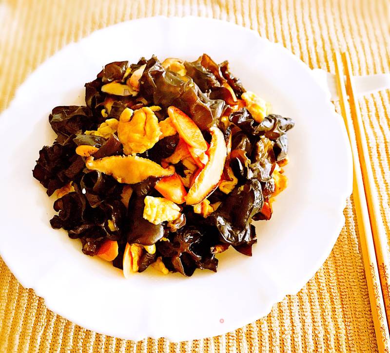 Scrambled Eggs with Fungus and Mushrooms recipe