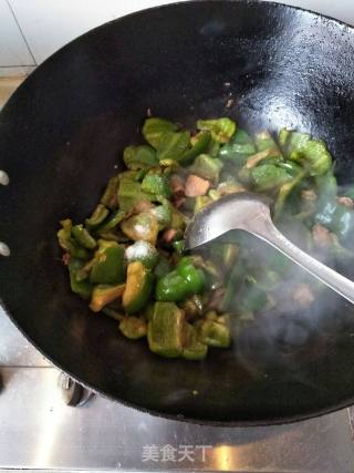 Stir-fried Pork with Vegetables and Peppers recipe