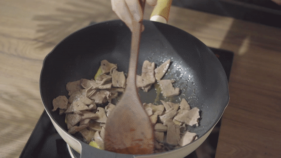 Sesame Oil Pork Liver [teacher Kong to Cook] recipe