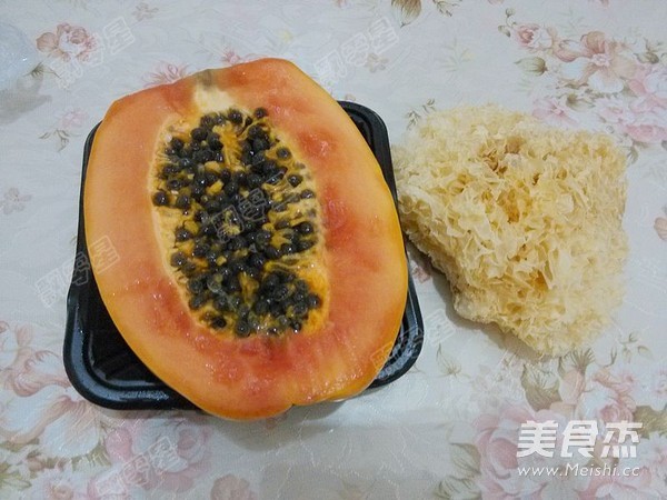 Papaya Snow Ear Soup recipe