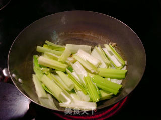 Stir-fried Cucumber with Salted Pork Knuckles recipe