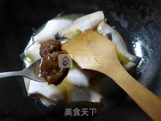 Braised Small Rubber Fish with Shacha Sauce recipe