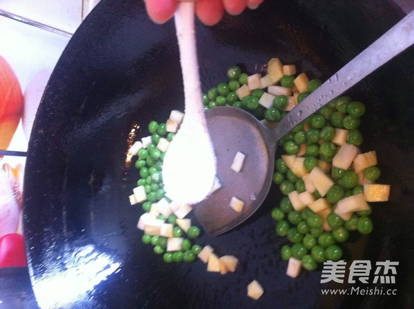 Fried Shrimp with Peas recipe