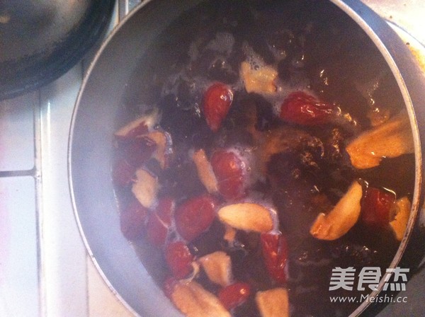 Jujube, Longan, Black Fungus Juice recipe