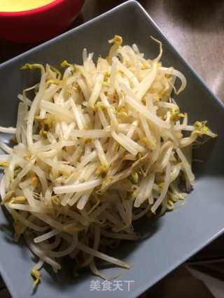 Beef Udon Noodles with Enoki Mushroom and Sour Soup recipe