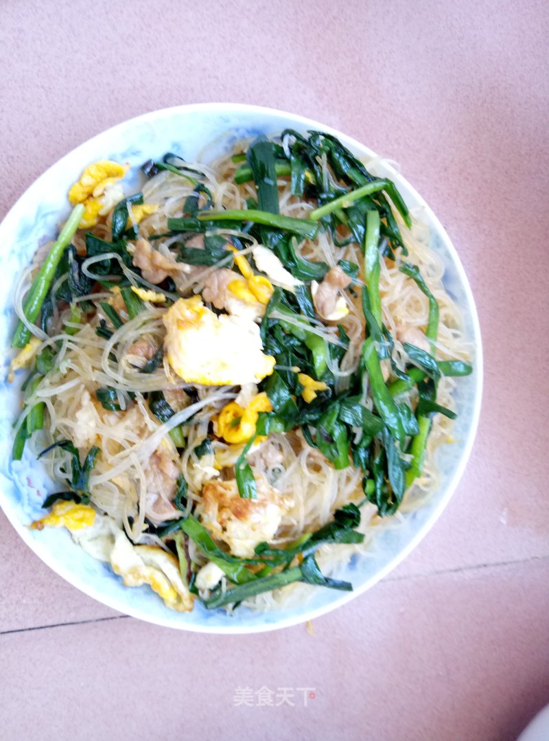 Stir-fried Rice Noodles with Leek recipe