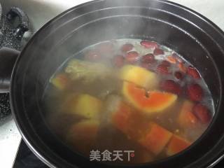 Pork Ribs Papaya Crucian Fish Soup recipe