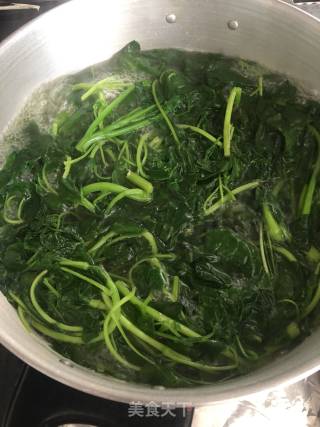 Watercress Candied Jujube Nourishing Lung Soup recipe