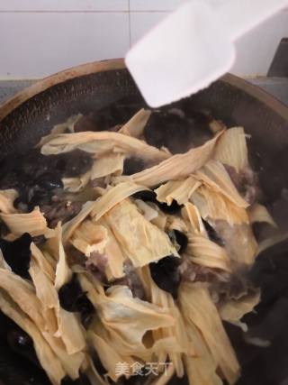 Hot and Sour Yuba and Fungus Beef Pot recipe