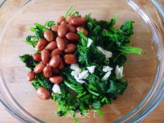 One of Ten Ways to Eat Celery Leaves [celery Leaves and Nuts] recipe