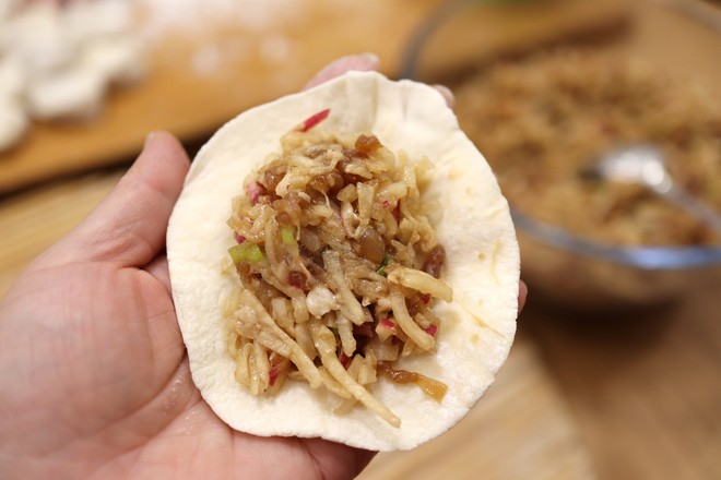 Big Baozi with Shredded Pork and Carrot recipe