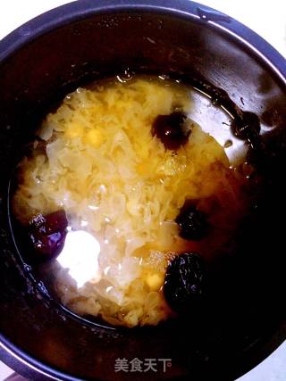 Tremella Lily and Lotus Seed Soup recipe
