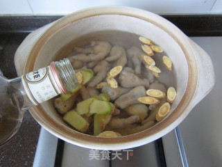 Astragalus, Jujube and Chicken Feet in Pot recipe