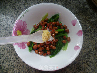 Peanuts Mixed with Lettuce recipe