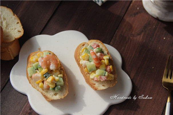 Shrimp Corn Baguette Salad recipe