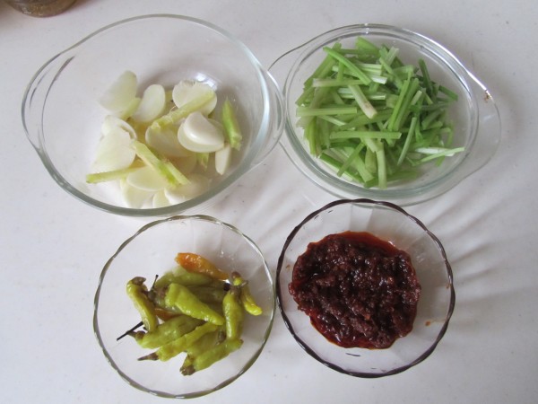 Stir-fried Chicken Gizzards with Pickled Peppers recipe