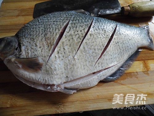 Pickled Pepper Sweet and Sour Wuchang Fish recipe