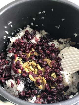 Cranberry Sticky Rice Roll recipe