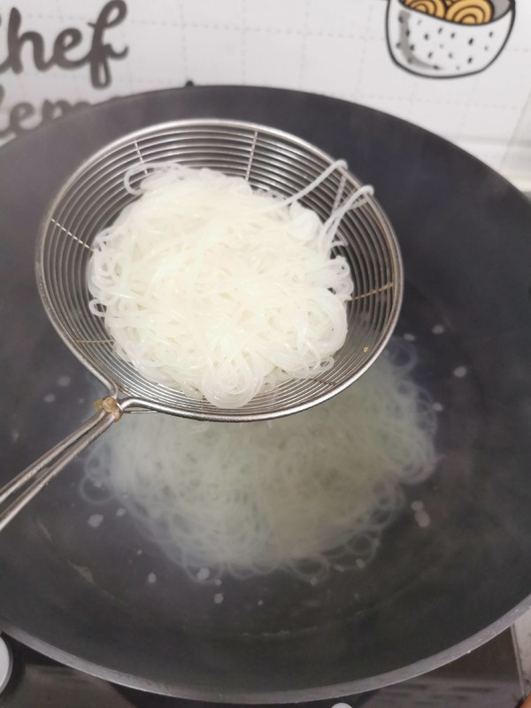 Three Fresh Chicken Soup Rice Noodles recipe