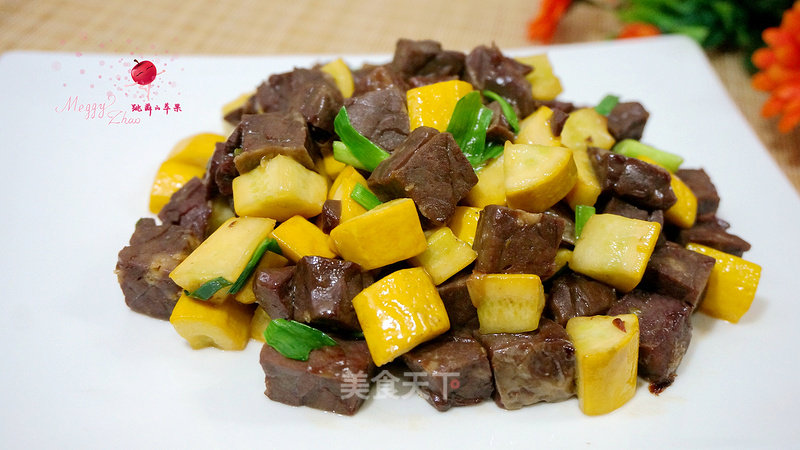 Stir-fried Lamb Lung with Banana and Zucchini