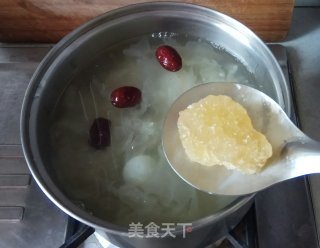 Quail Eggs, Red Dates and White Fungus Soup recipe