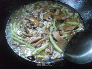 Braised Noodles with White Beans and Mushrooms recipe