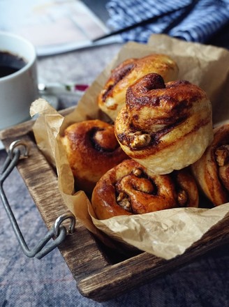 Cinnamon Walnut Rolls recipe