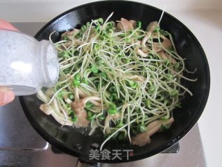 Shimeji Mushroom Fried Bean Sprouts recipe