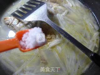 Yellow Croaker Soup with Shredded Radish recipe