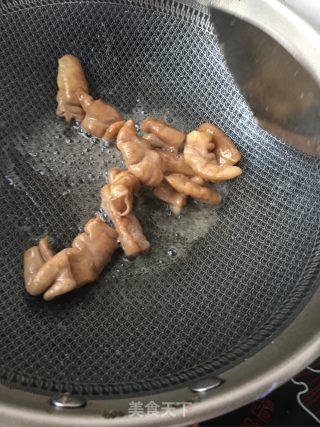 Stir-fried Large Intestine with Garlic Moss recipe