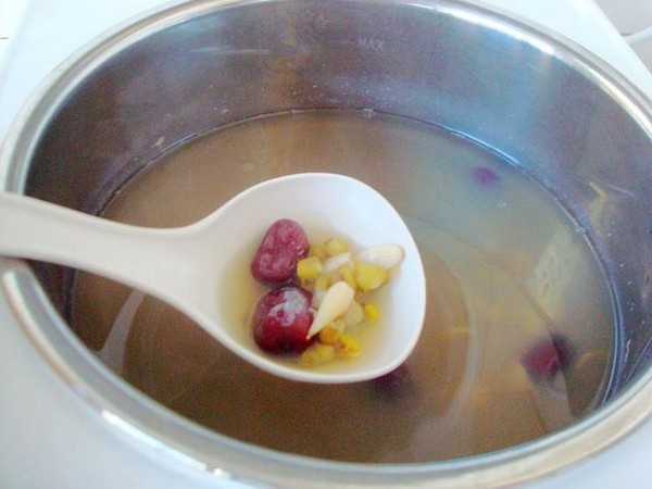 Red Lily and Mung Bean Soup recipe