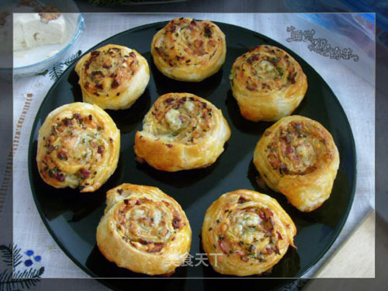 Snail Rolls with Ham and Cheese recipe