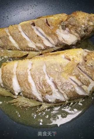 Sauce-flavored Yellow Croaker recipe