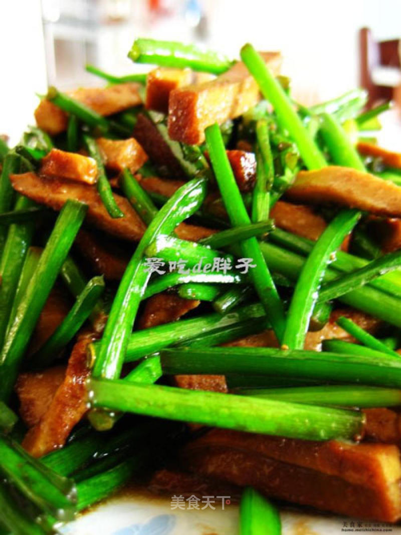 Stir-fried Dried Tofu with Leek and Moss recipe