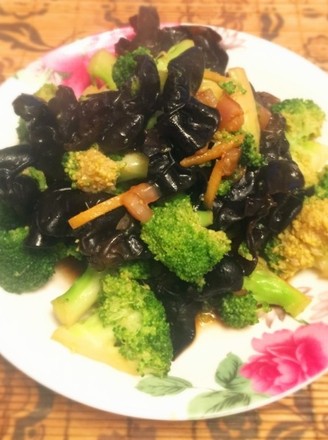 Fried Fungus with Broccoli